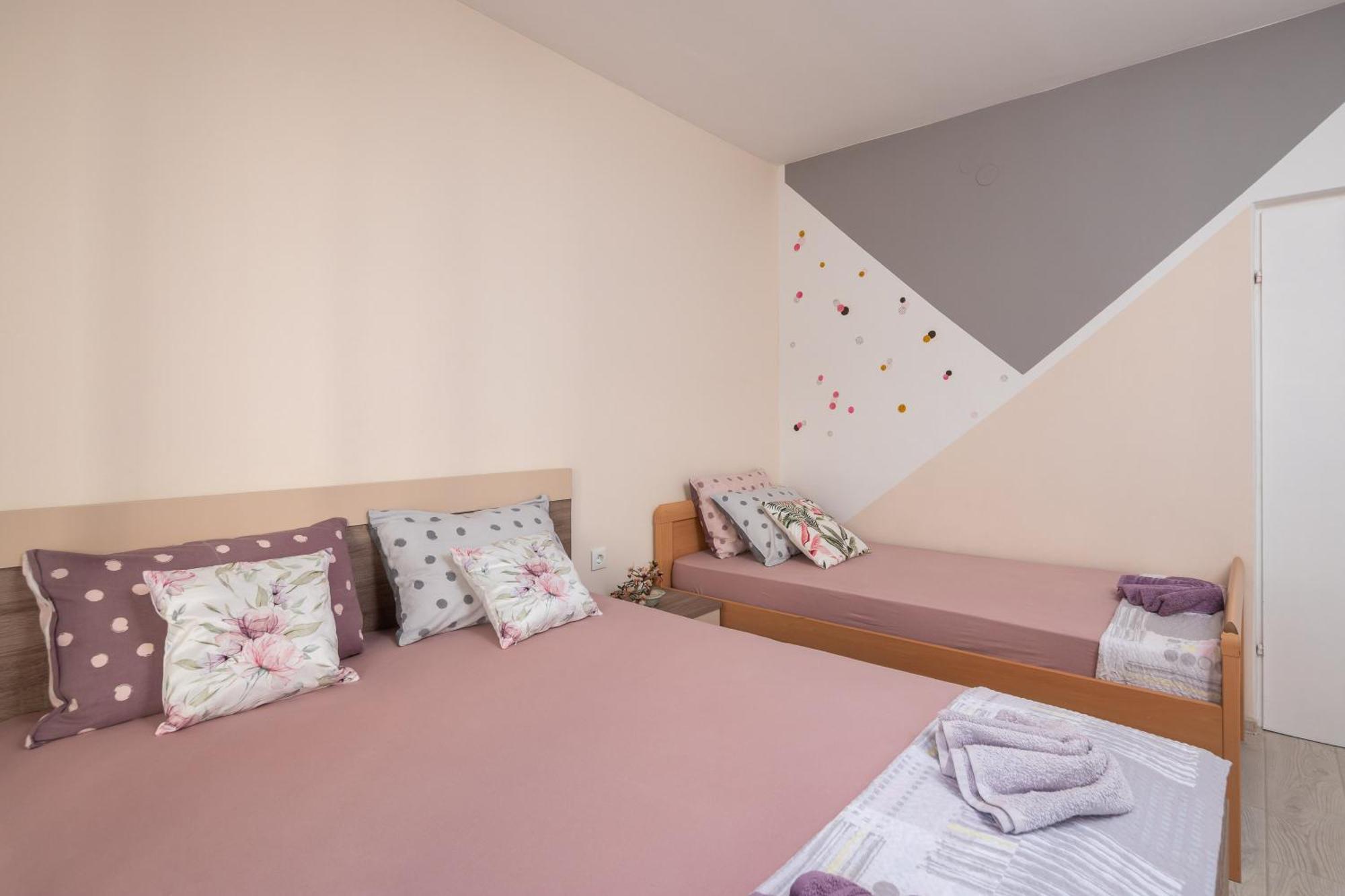 Apartments Ivan โอมิช ภายนอก รูปภาพ